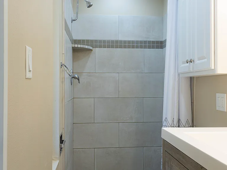 Bathroom #2 (Ensuite)