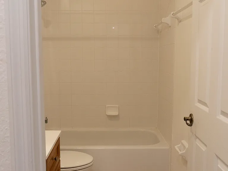 405 La Travesia Flora St #103 — Photo 7