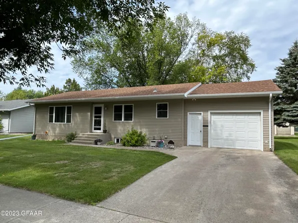 1471 Griggs Ave, Grafton, ND 58237