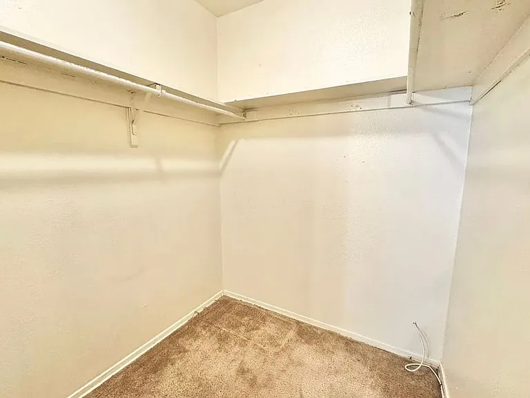 1115 N Austin St — Photo 27