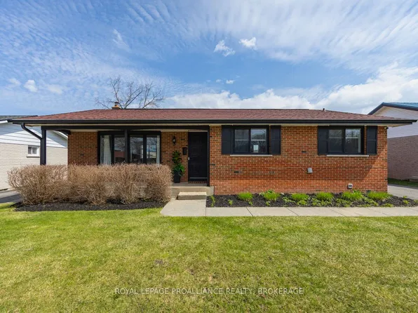 39 Howard Cres, Kingston, ON K7M 3C7