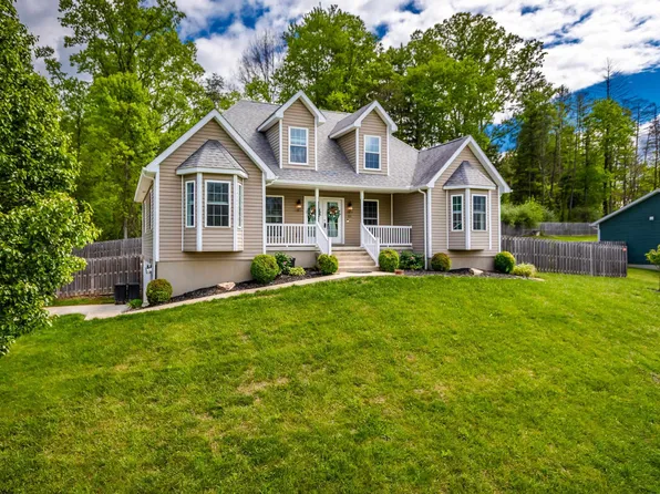 55 Augusta Pnes, Fairmont, WV 26554