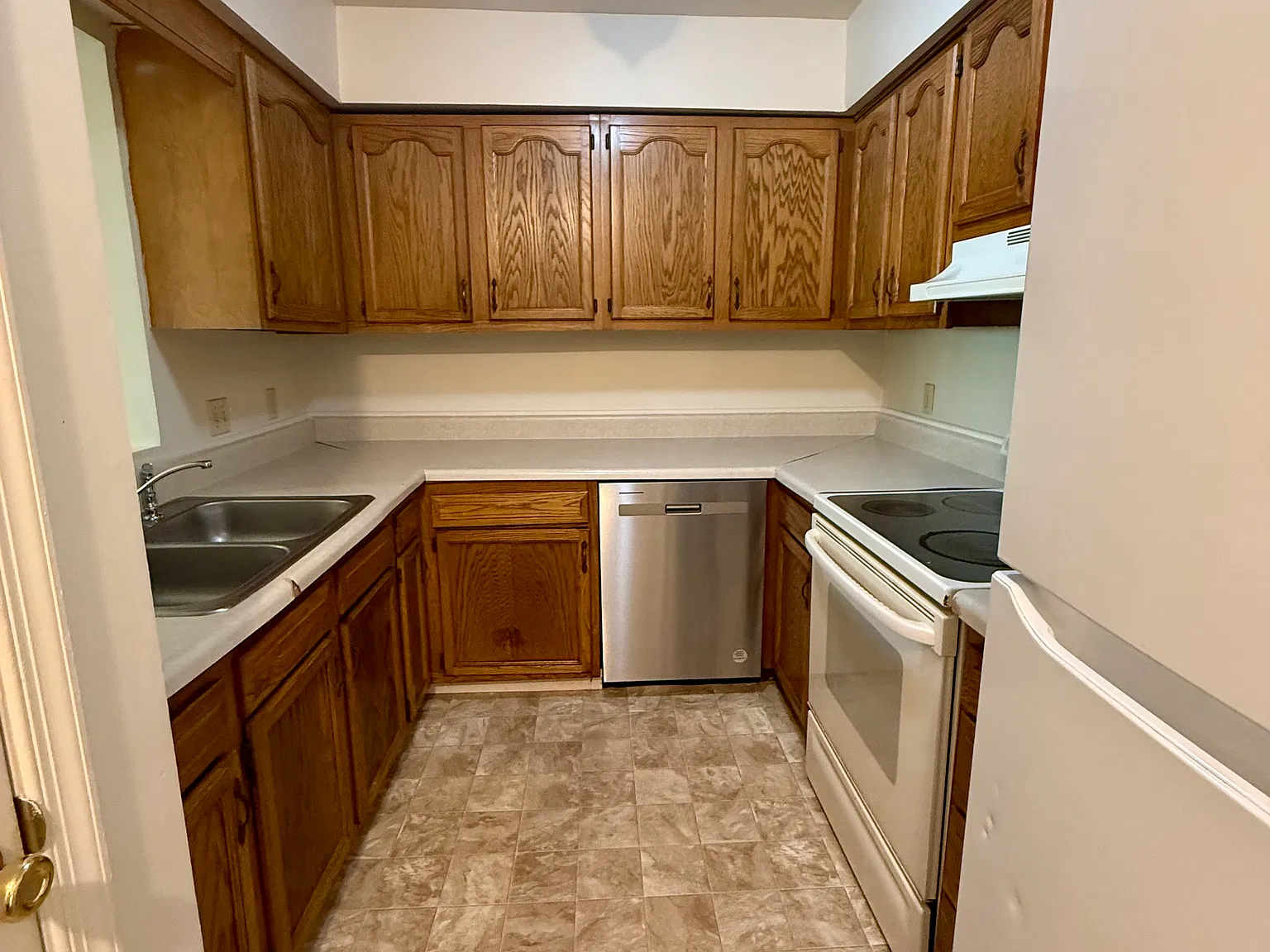3 bed, 1.5 bath, 1232 sqft, $1,895 — Photo 4