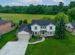 1315 Fountain Dr, Troy, MI