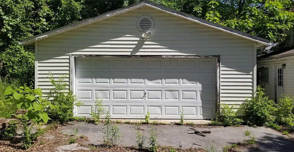 2nd image of 1121 Dielman Rd