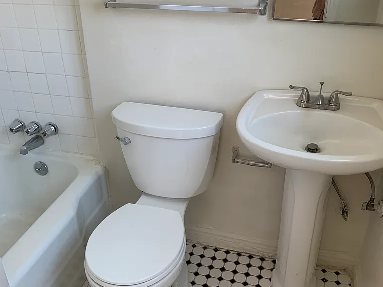 824 S Curson Ave #824 — Photo 23