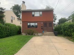 1 Mohegan Ave, Port Washington, NY 11050