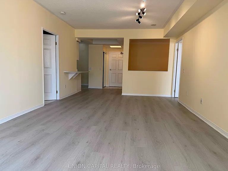 7398 Yonge St #311 — Photo 1
