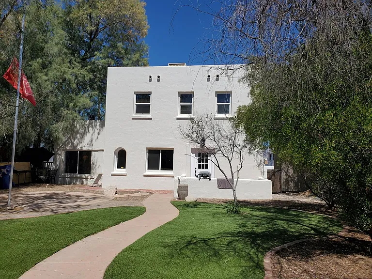 1321 E Mabel St — Photo 2