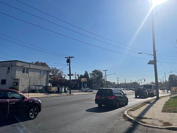 5th image of 3081 Mount Ephraim Ave