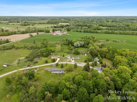 3rd image of 1382 Dairy Ln NE