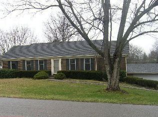 403 Meadowbrook Dr, Danville, KY 40422