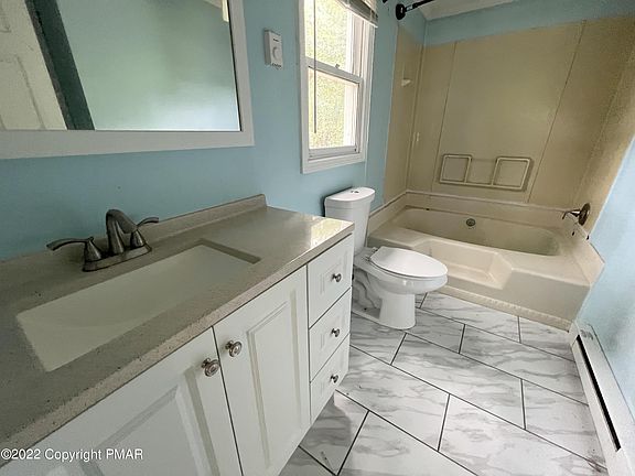 5th image of 3216 Lake View Dr