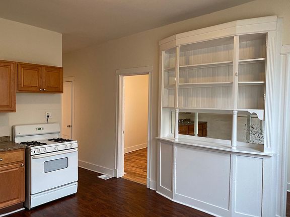 2nd image of 952 N Rockwell St #1