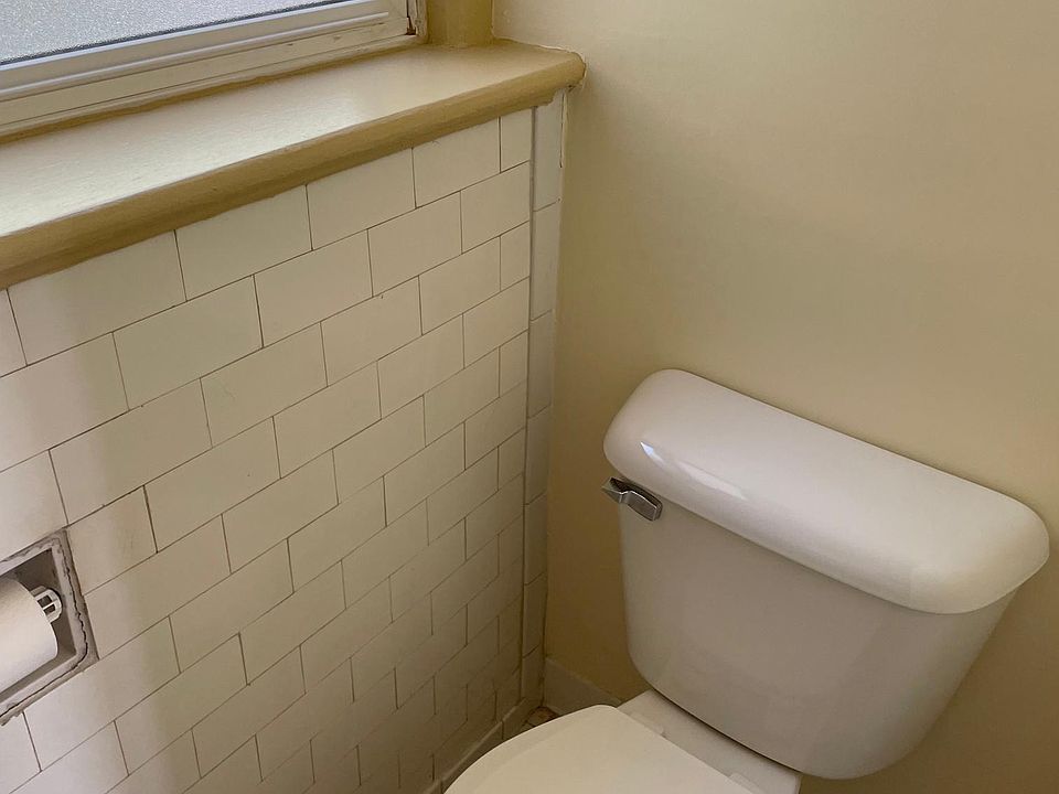1st image of 925 Harrington Ave #B1