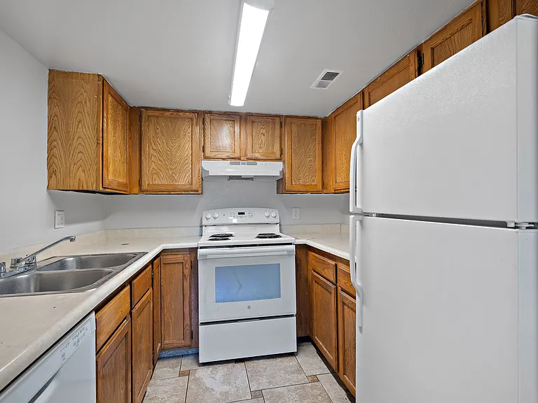 653 S Stubbs Ave — Photo 9