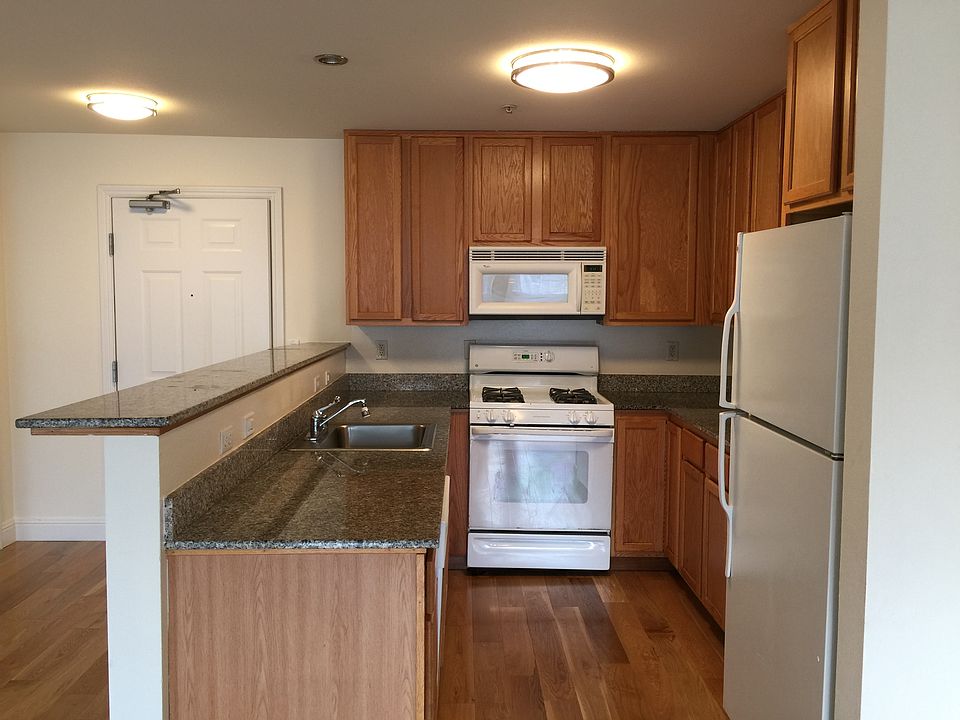 1st image of 118 Wood St APT 107