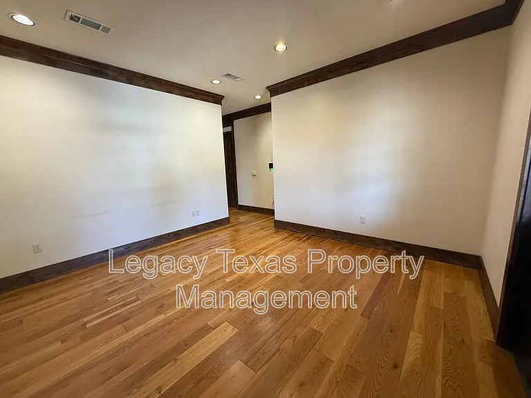 875 N Main St #103 — Photo 10