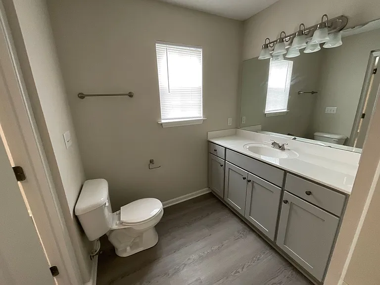 Meridian Park Apartments — Photo 212