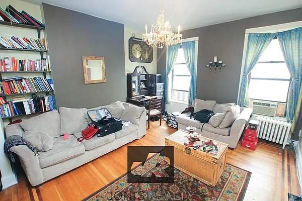 Rented by Jonis Realty | media 7