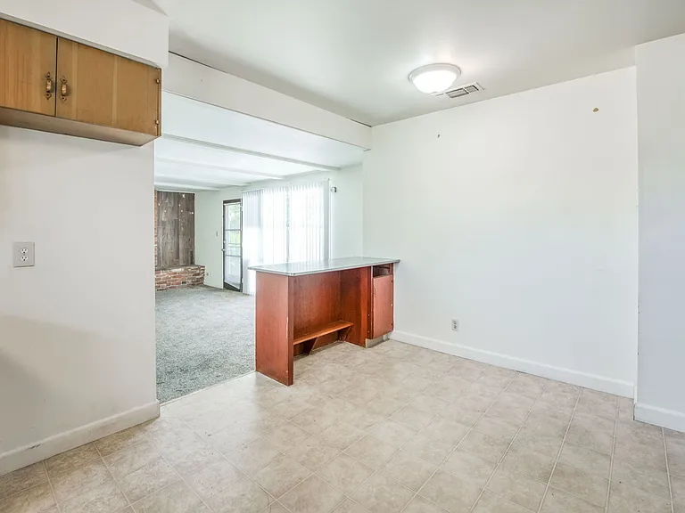 2526 E Hampton Way — Photo 4