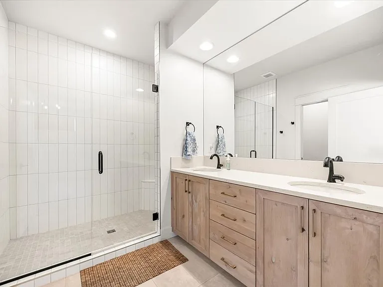 555 S Proctor Ln — Photo 23