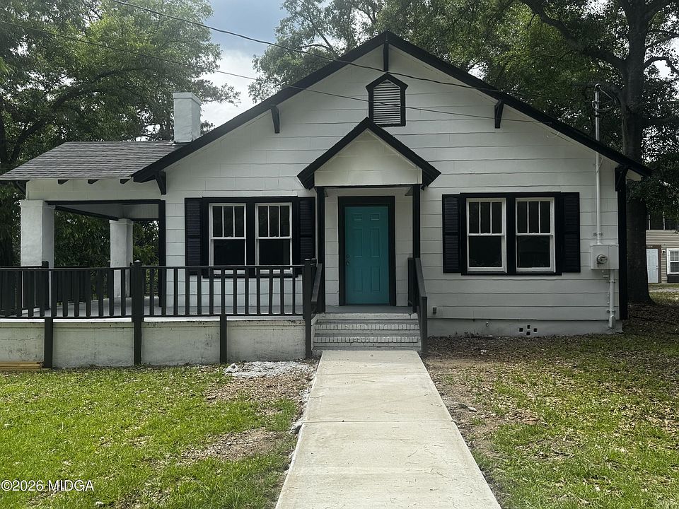 1st image of 866 Roseview Dr