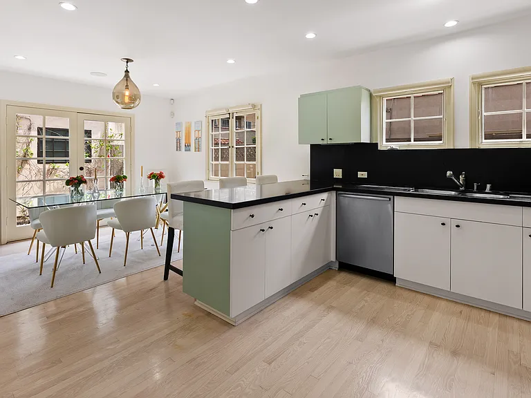 708 Westbourne Dr #1 — Photo 8