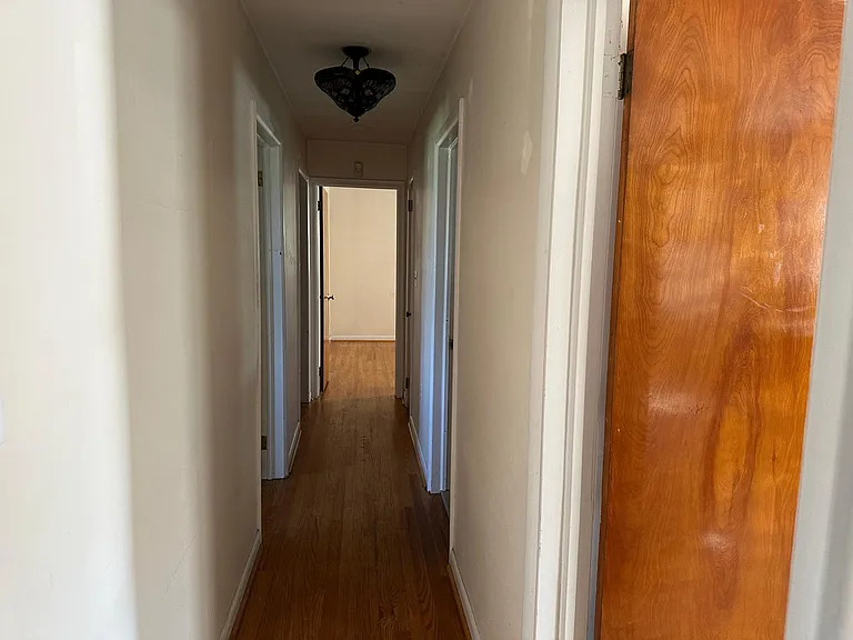 546 Burnside Ave — Photo 17