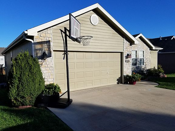2nd image of 213 S Melrose Ln