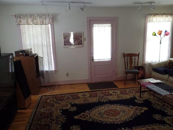 4th image of 424 Corning Ave