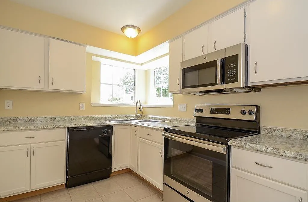 3 bed, 2.0 bath, 1230 sqft, $1,625 — Photo 4