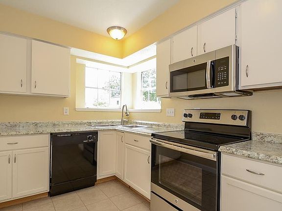 4th image of 7611 Shaddock Dr