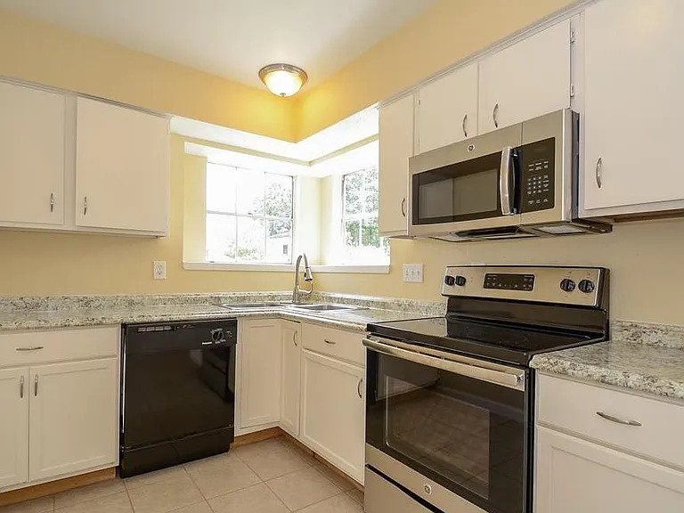 7611 Shaddock Dr — Photo 4