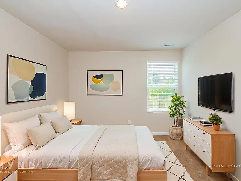 250 Yorktown Ln — Photo 4