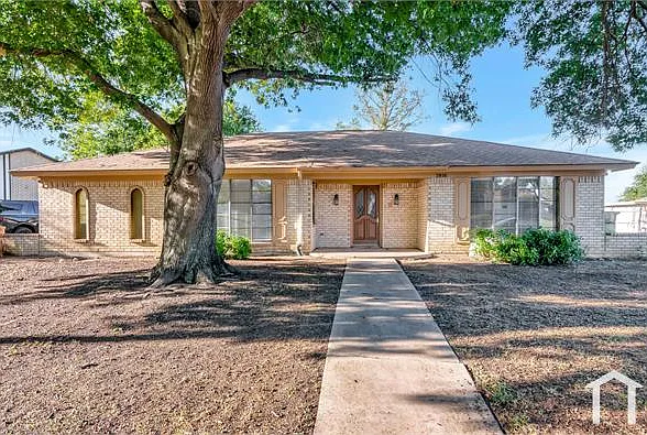 5 bed, 2357 sqft, $2,450 — Photo 1