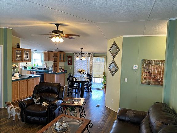 3rd image of 3050 Shady Creek Cir