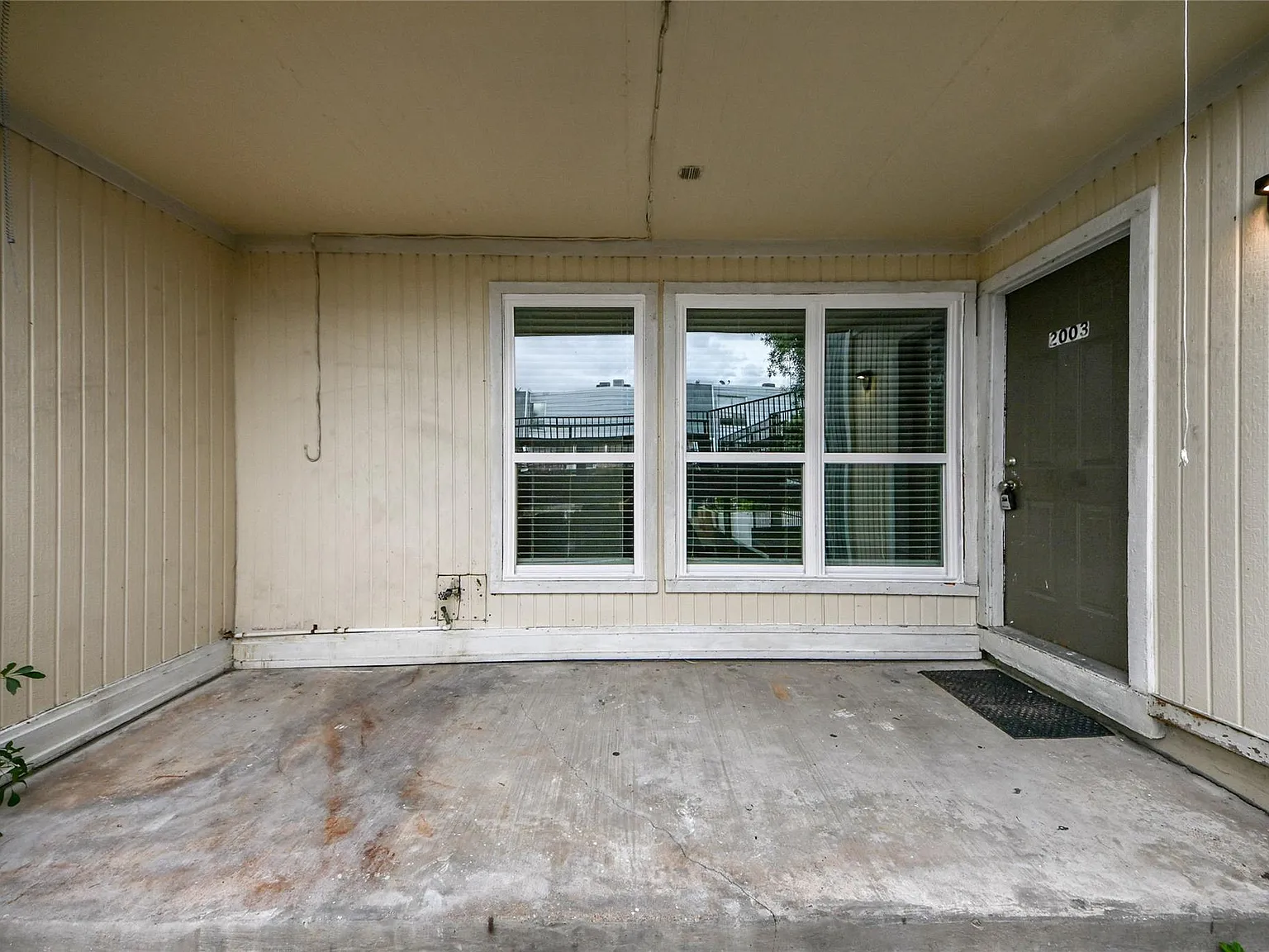 2 bed, 2.5 bath, 1490 sqft, $1,600 — Photo 1