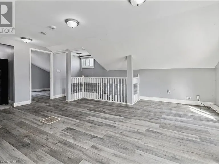 73 Vine St S #2 — Photo 9