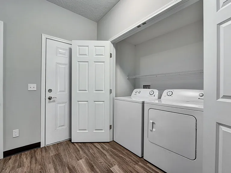Aquamarine Apartments — Photo 37