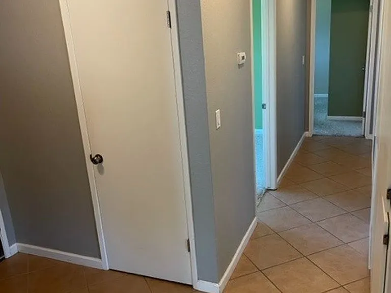 1825 Vista Creek Dr — Photo 10