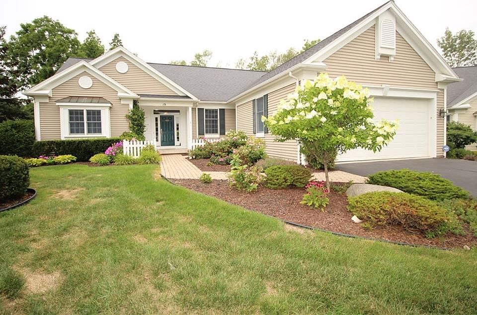 1st image of 19 Mid Ponds Ln