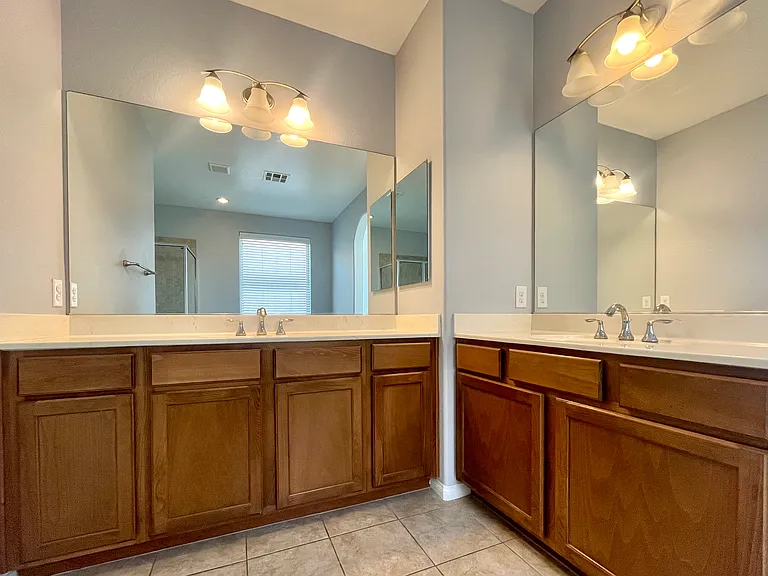 576 Glassford Ct — Photo 36