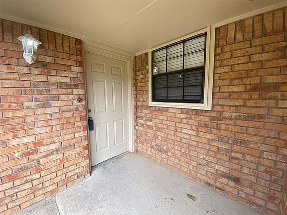 3rd image of 121 Mesa Moor Dr