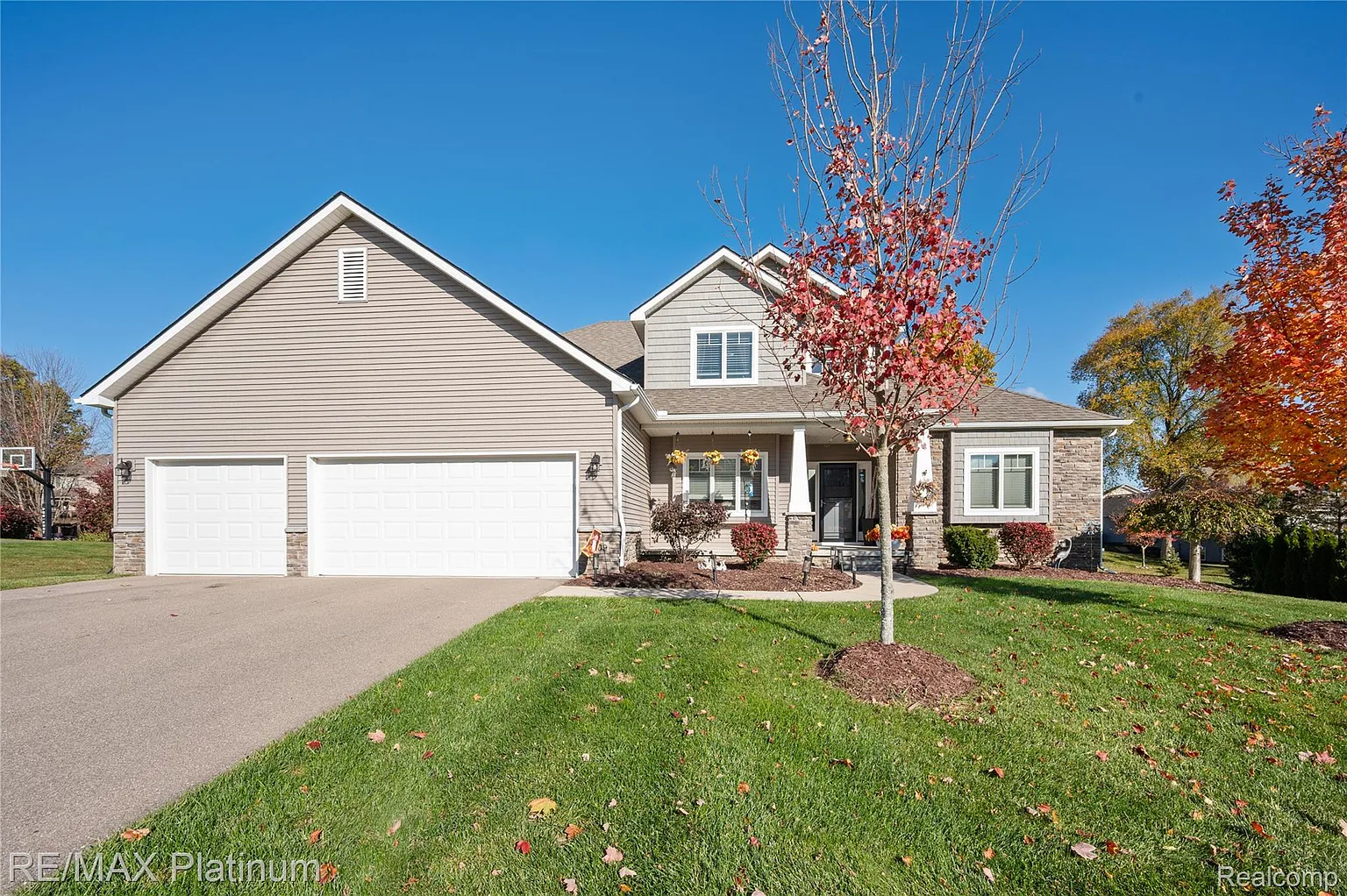 8209 Lee Rd photo 1