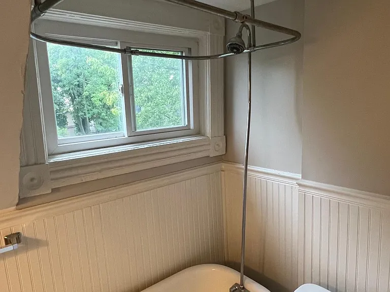 613 Hawthorne St NE — Photo 16