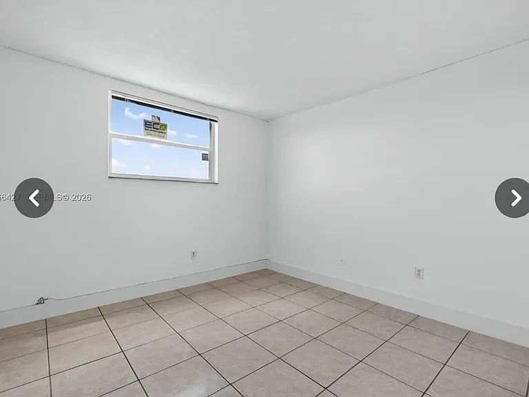 606 W 81st St #302 — Photo 7