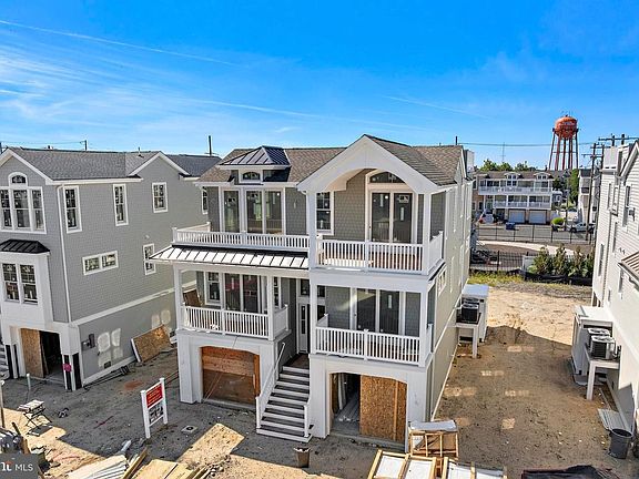 2nd image of 318 3rd St