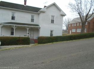 225 4th St NW, Pulaski, VA 24301