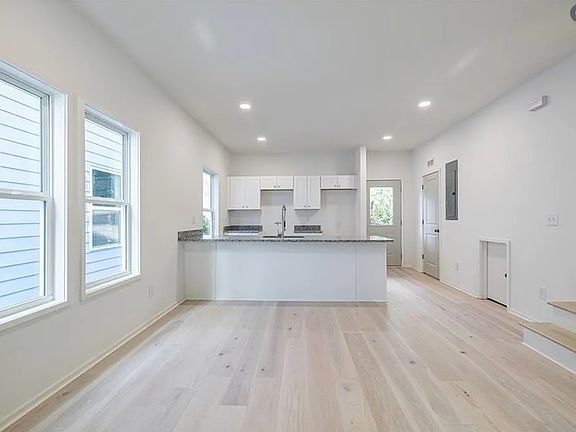 4th image of 813 Smith St SW #B